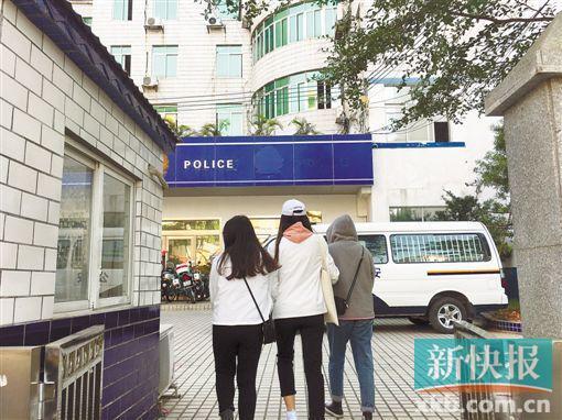 班主任组织饭局 向8名女同学伸出 班主任组织饭局 向8名女同学伸出