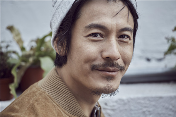 王东时尚大片曝光 繁华褪去尽显成熟男人魅力