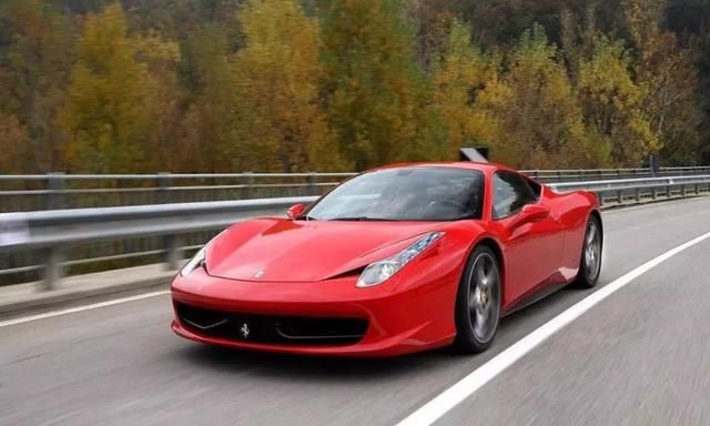 C罗开的是法拉利F12-TDF和兰博基尼LP700