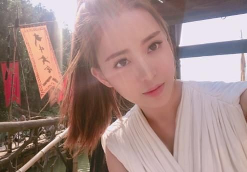 汤臣一品老板公布恋情 和对方相差10岁 网友:新