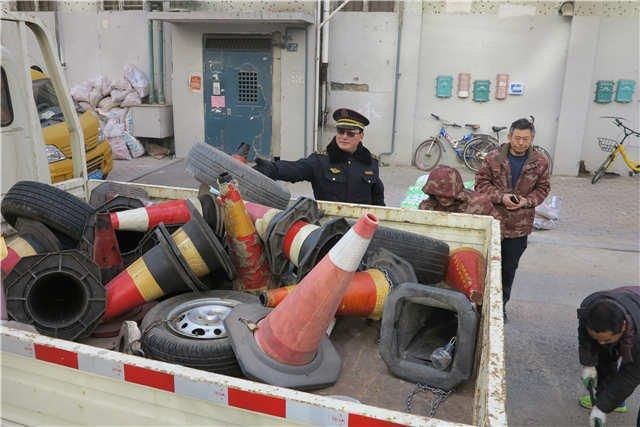 青岛这个小区私占车位屡禁不止 ? 居民可网络