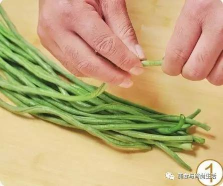 麻汁豆角 芝麻酱细滑醇香,豆角爽脆清甜,两者一浓一淡,相得益彰