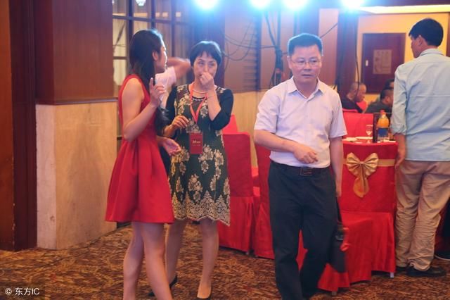 深圳小伙过年参加同学聚会,直呼心累没意思,他