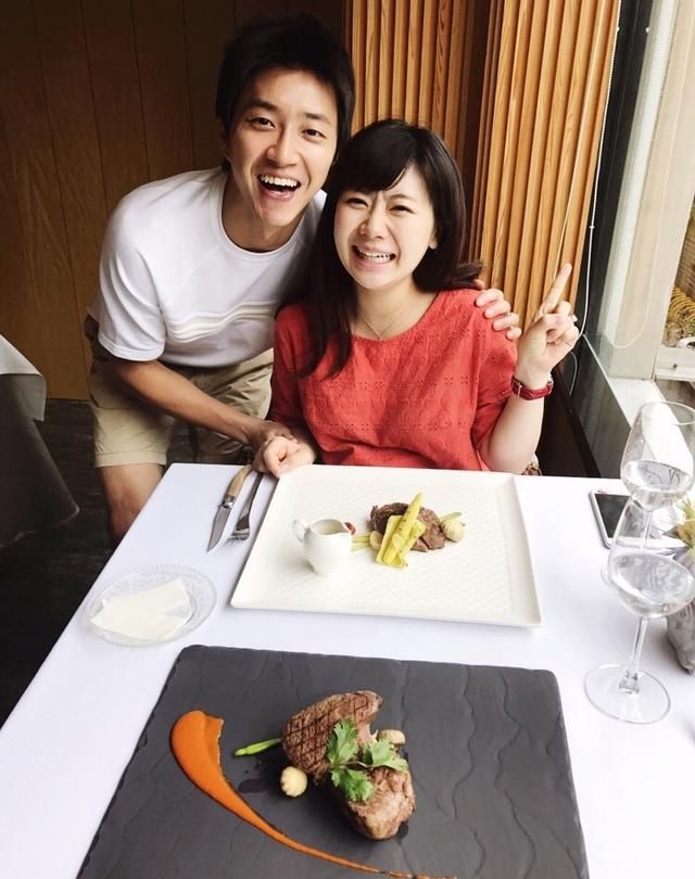 江宏杰晒女儿萌照,小公主眼睛圆丢丢超可爱,像