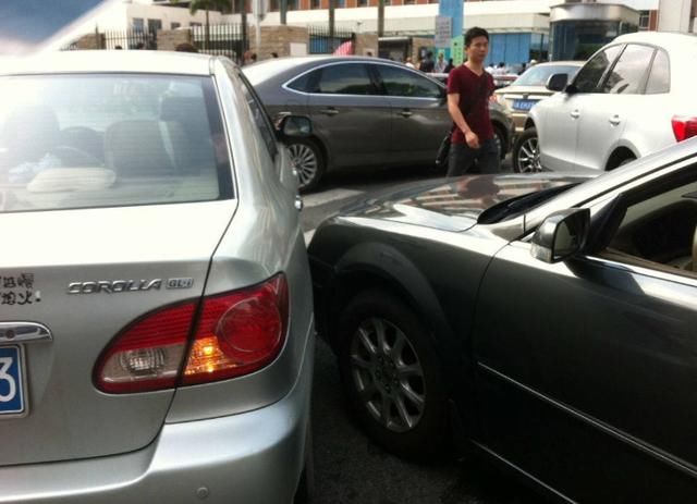 车被剐蹭对方逃逸了?只需运用这3招,对方不想