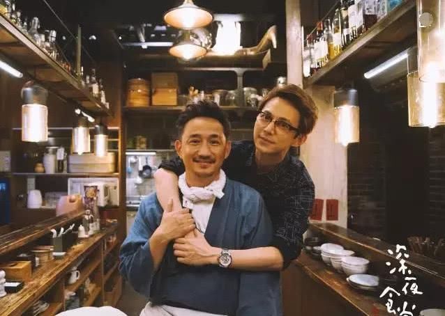 何炅黄磊感情到底有多好?何炅不小心暴露的手