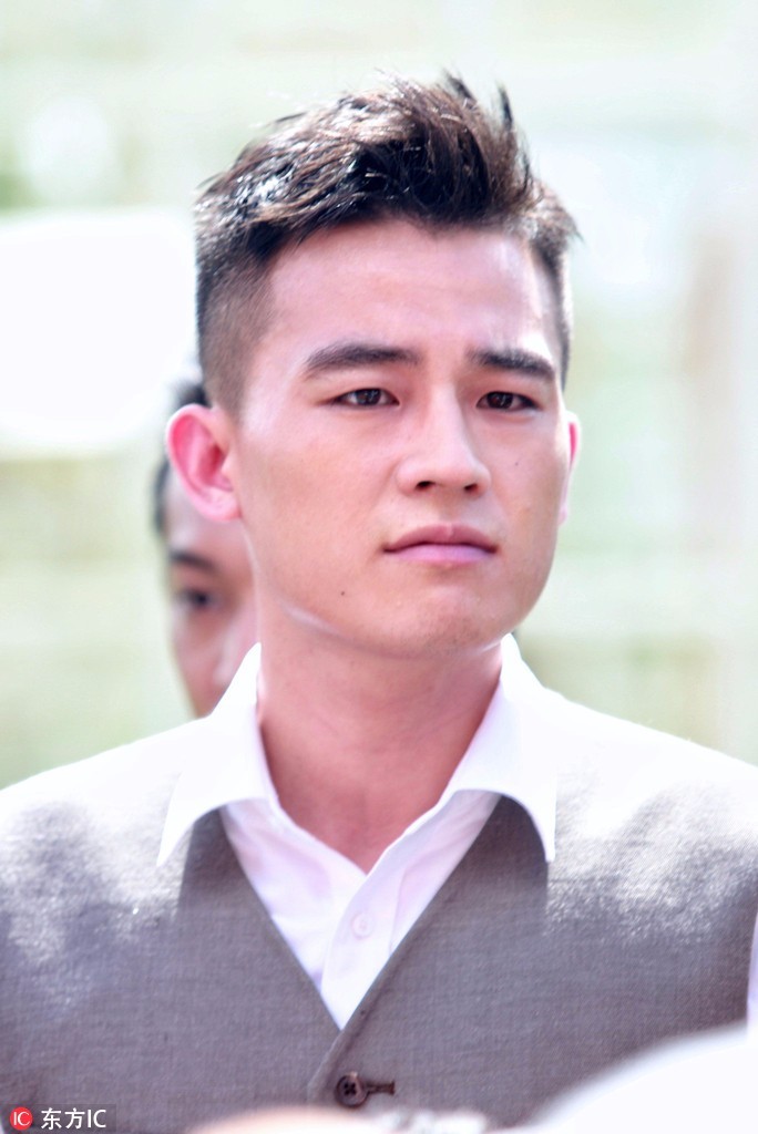 欧豪扎根剧组用工作疗情伤?满面愁容挤不出一丝微笑