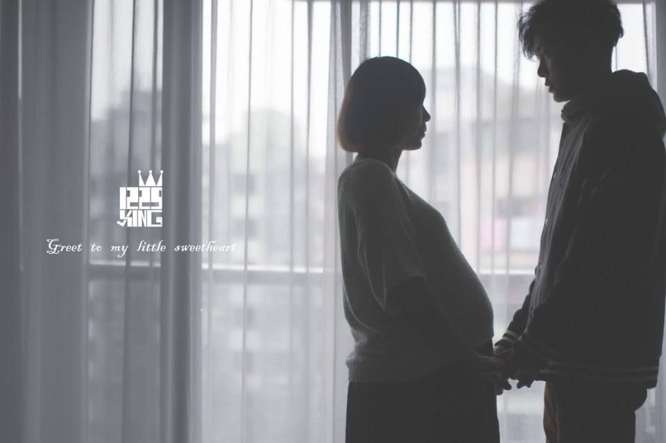 我和保姆睡同一间房,晚上老公敲我的门,保姆却