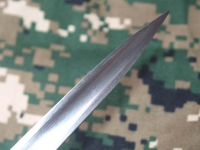 可怕的三棱军刺之后还有谁?解放军新款95军刺更强大! 可怕的三棱军刺之后还有谁?解放军新款95军刺更强大!