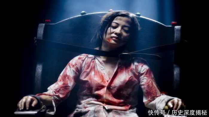 鬼子审讯女兵时, 竟使用这么卑鄙的手段, 简直禽兽不如