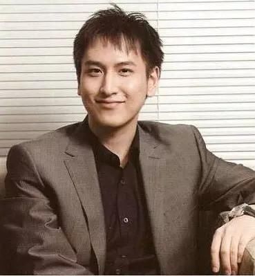 汤臣一品老板公布恋情 和对方相差10岁 网友:新