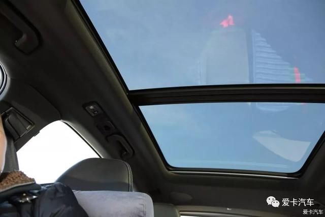 30多万安全系数最高的SUV,开它上路,回头率比