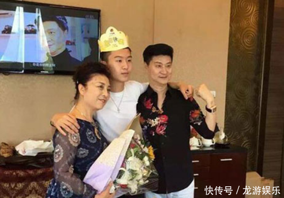 妈妈年轻时的照片火了,蔡徐坤范丞丞鹿晗的妈