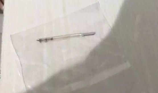 1岁半男童量体温时,一屁股将体温计坐入直肠!