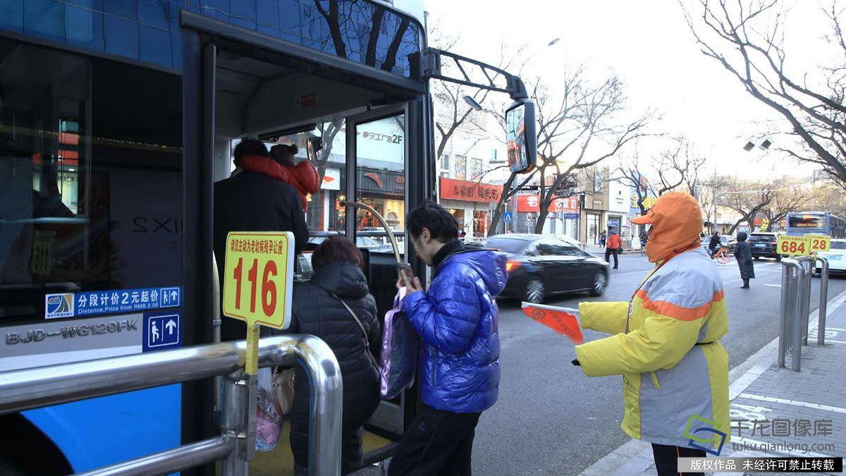 一图说|暖冬北京:来自小红旗的温暖 一图说|暖冬北京:来自小红旗的温暖
