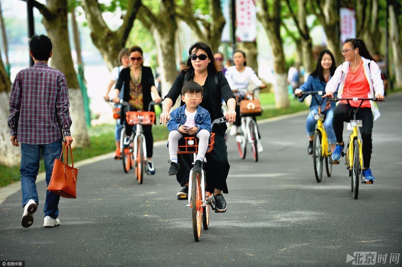 东湖绿道亲子自行车图片
