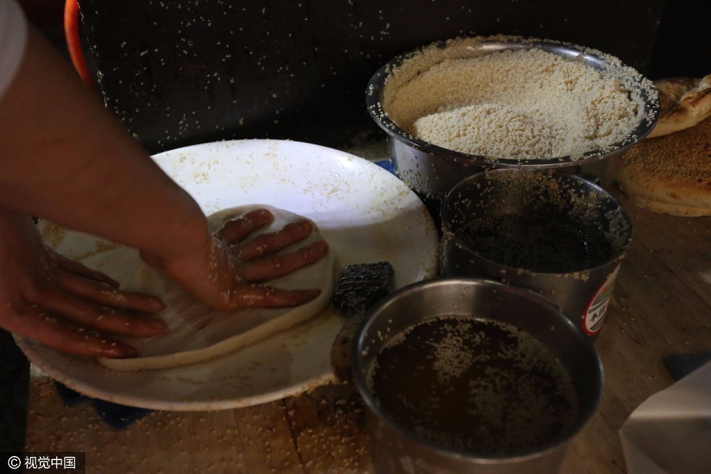 郑州19岁小伙卖烧饼年挣30余万