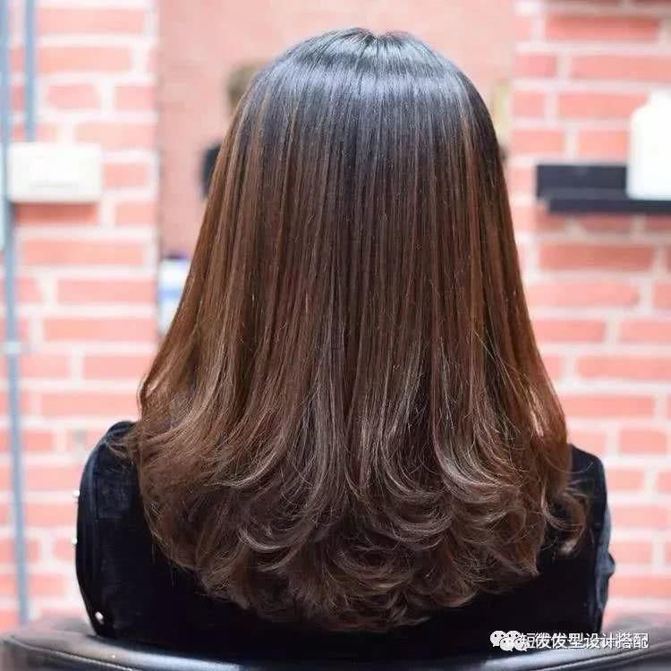 2018最新款发型到肩的头发烫发型图片