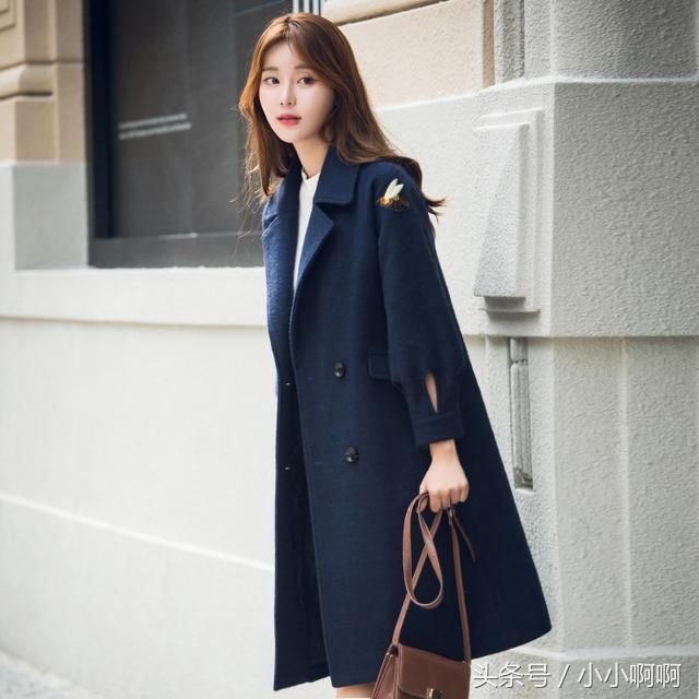 小个子千万别穿短款外套,如今流行的长款毛呢