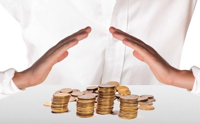 五年拿到500万没退休金和提前退休五年后每月