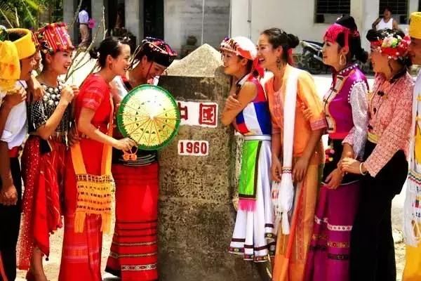 瑞丽 云南和缅甸交界的边陲小镇