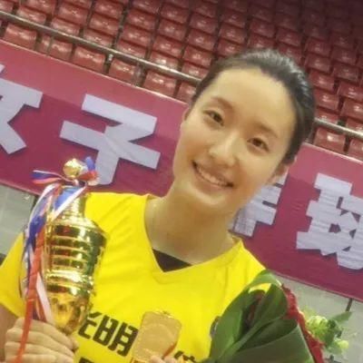 上海女排主场苦战五盘2-3不敌天津,错失冠军!谢