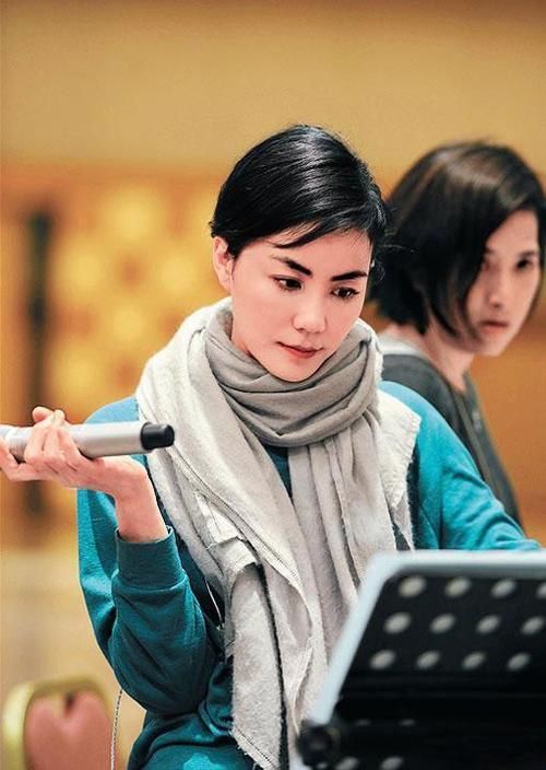 湖南卫视撤《歌手》换新节目,王菲亮相出场费