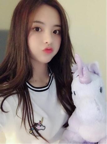 戚砚笛家庭抵得上十个杨超越,人气却被这个傻