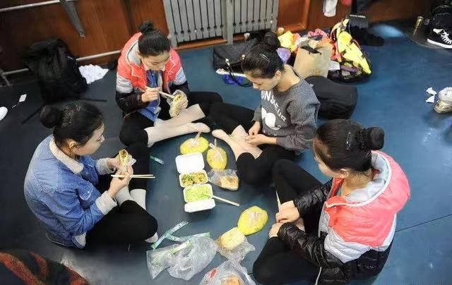 女大学生点了份外卖 被送医院紧急血液透析