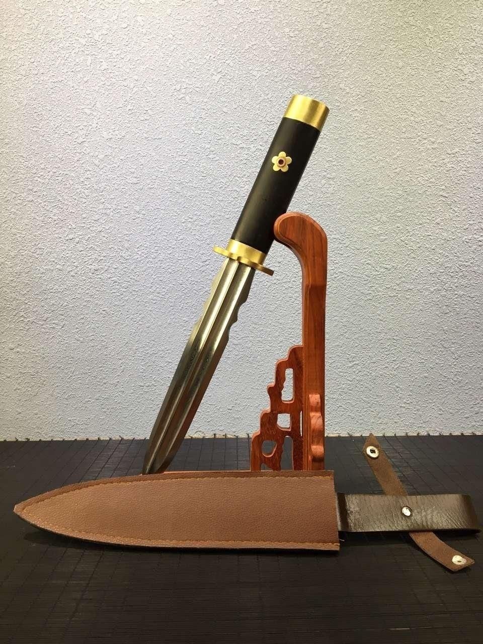 纯手工小刀剑,淳朴而又精致,随时可以车载防身的冷兵器