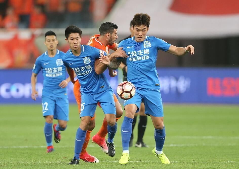 梅西跟C罗也能看中超比赛了,伊涅斯塔最高兴