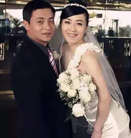 45岁李琳近照曝光:与前夫离婚因为家暴?今嫁世