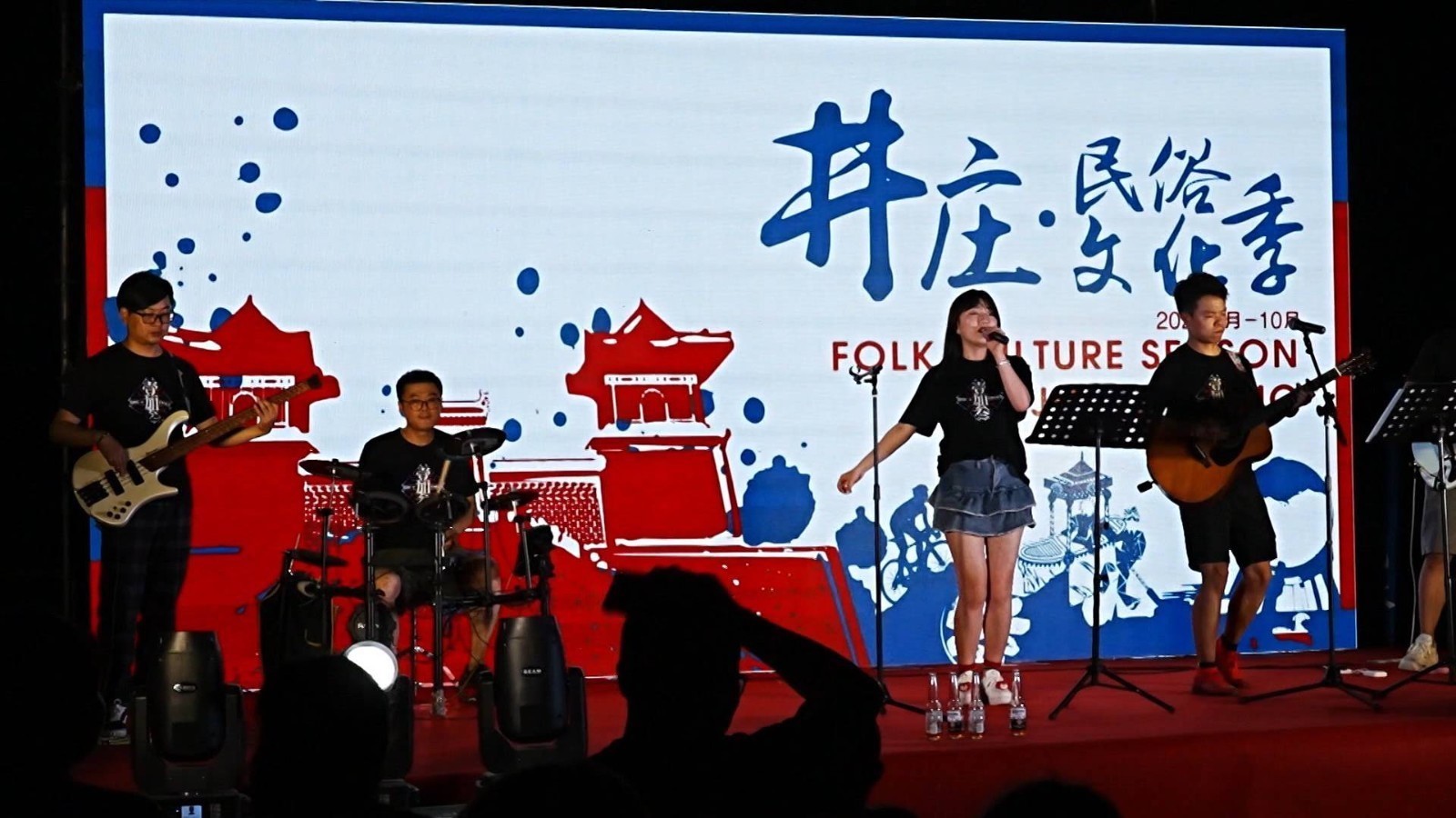 逛夜市 看演出  感受延庆宝林寺夜市里的人间烟火气