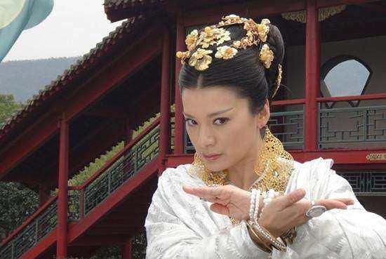 但是,后来小龙女本想旅旅游,散散心,到达了绝情谷,当时绝情谷主公孙止