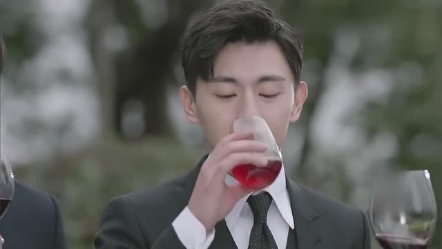 周心妍对柏海企图不轨,竟被陈默捡了便宜,凌凌