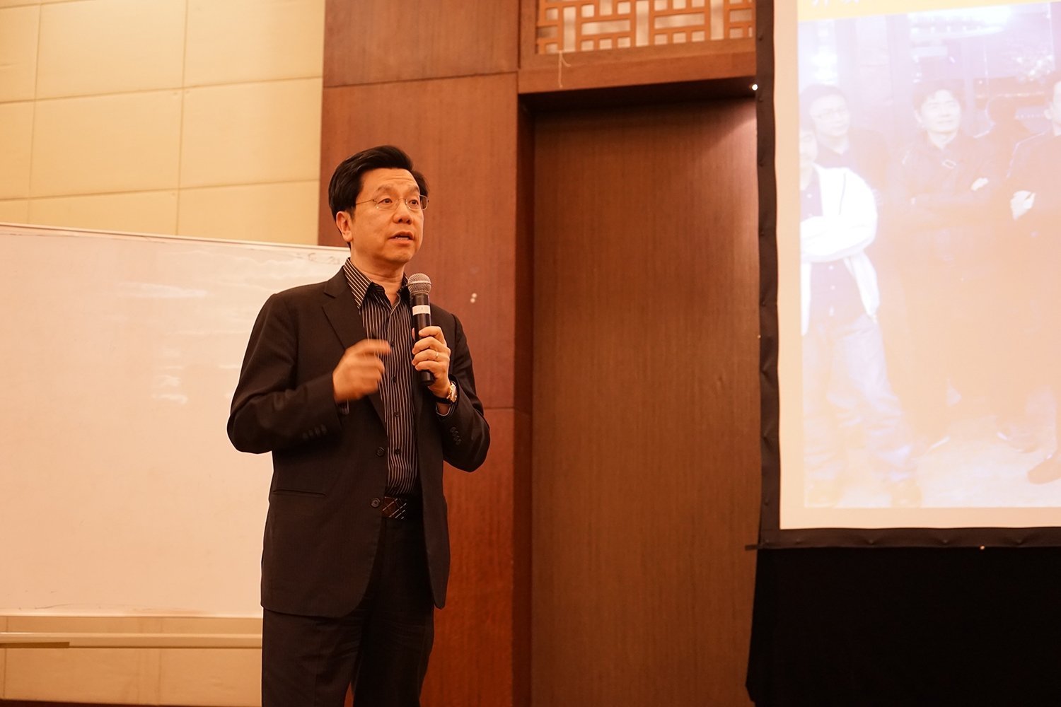 创新工场创始人,董事长兼ceo  李开复