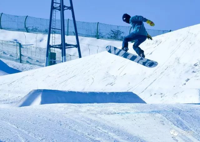 十一冬奥工程不停工!国家高山滑雪中心八条货索完成 十一冬奥工程不停工!国家高山滑雪中心八条货索完成