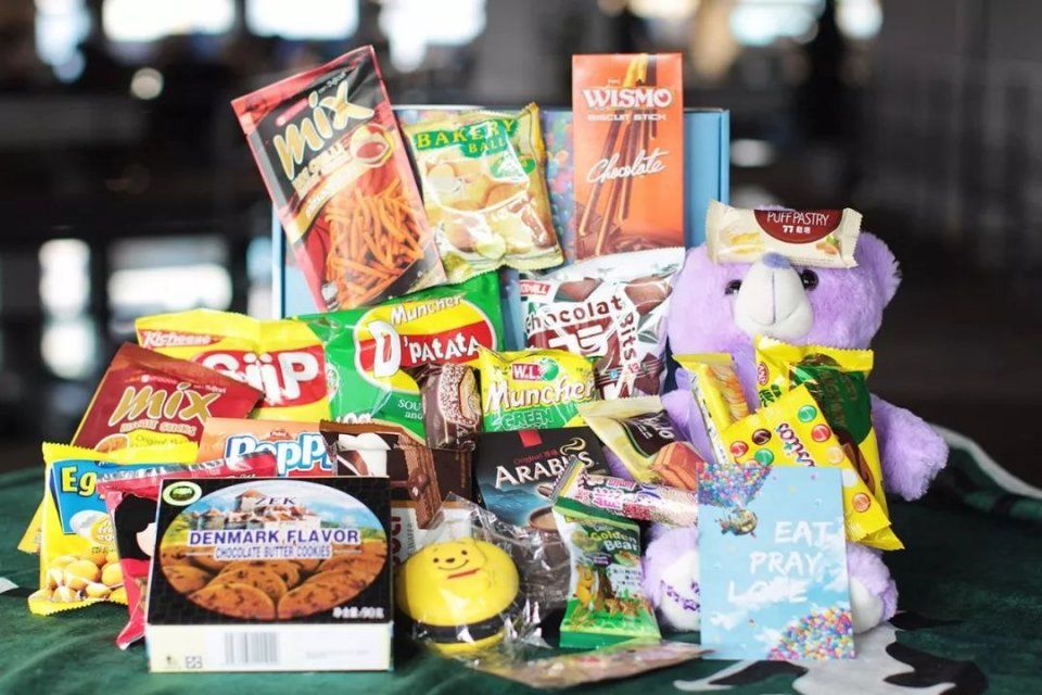 一口气尝了10个国家的零食,过年不出门也能吃