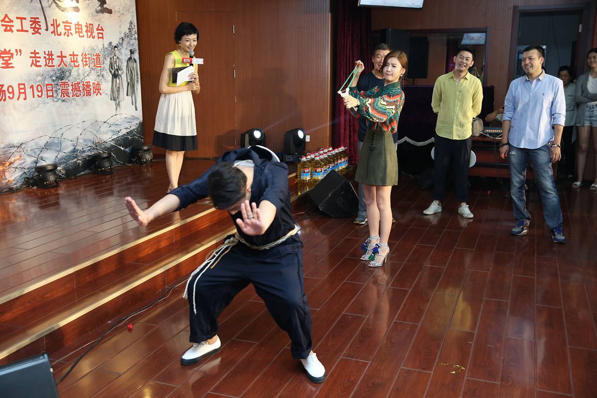 徐立、曹瑞弹弓打靶