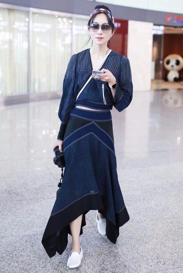 韩雪穿了李小冉同款裙,气质再好也输了!网友:胸