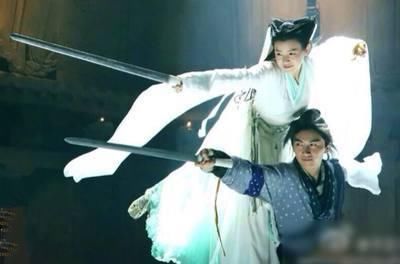 古装剧中女子舞剑:赵丽颖霸气,刘亦菲优美,最让