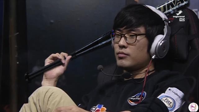 S7三星冠军皮肤梗:安掌门皇子为什么要拿着棒