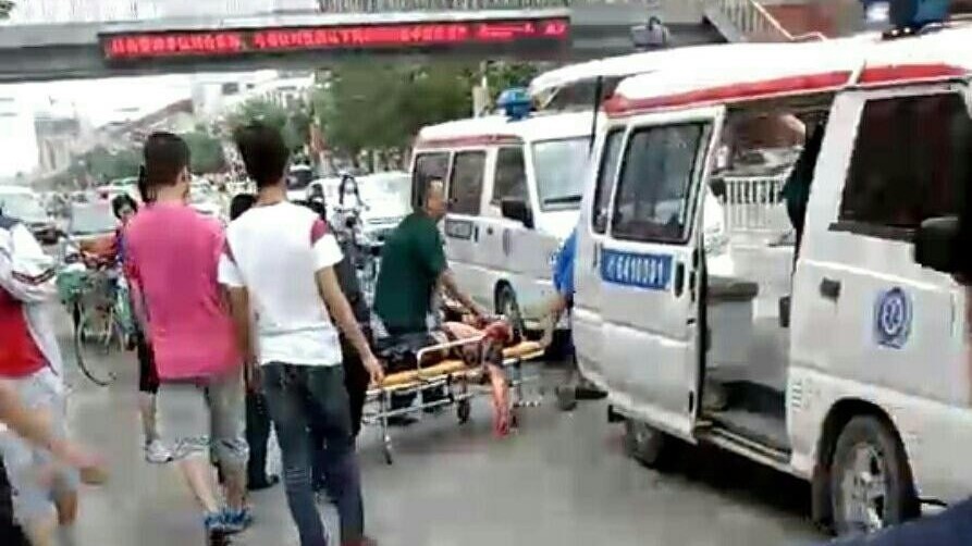 保定唐县两中学生街头打斗 一人受伤抢救无效死亡 保定唐县两中学生街头打斗 一人受伤抢救无效死亡