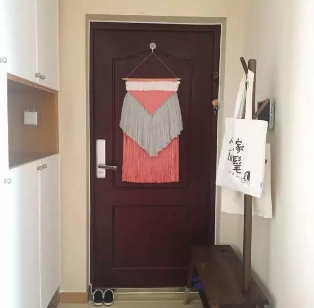 小户型的玄关拥有这些就足够了,实用性和颜值