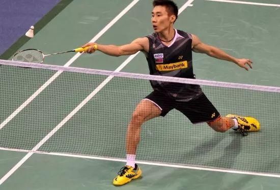 握拍姿势正确,手指手腕灵活运用,才能有啪啪啪