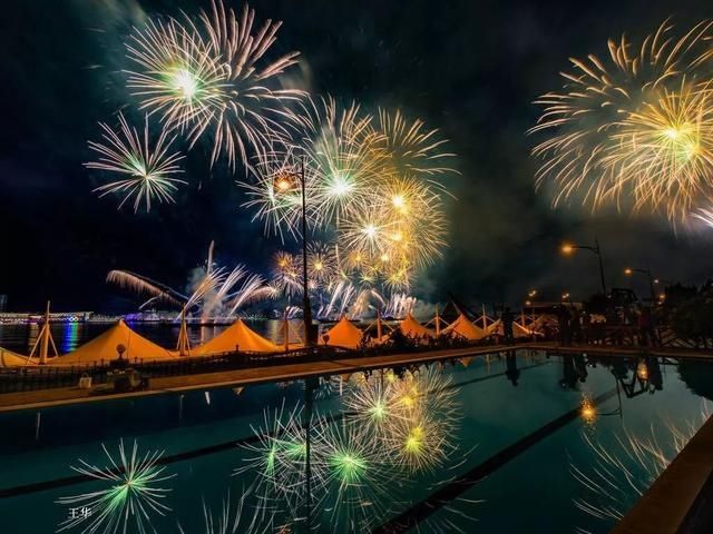 期待!21:00直播上合青岛峰会灯光焰火晚会