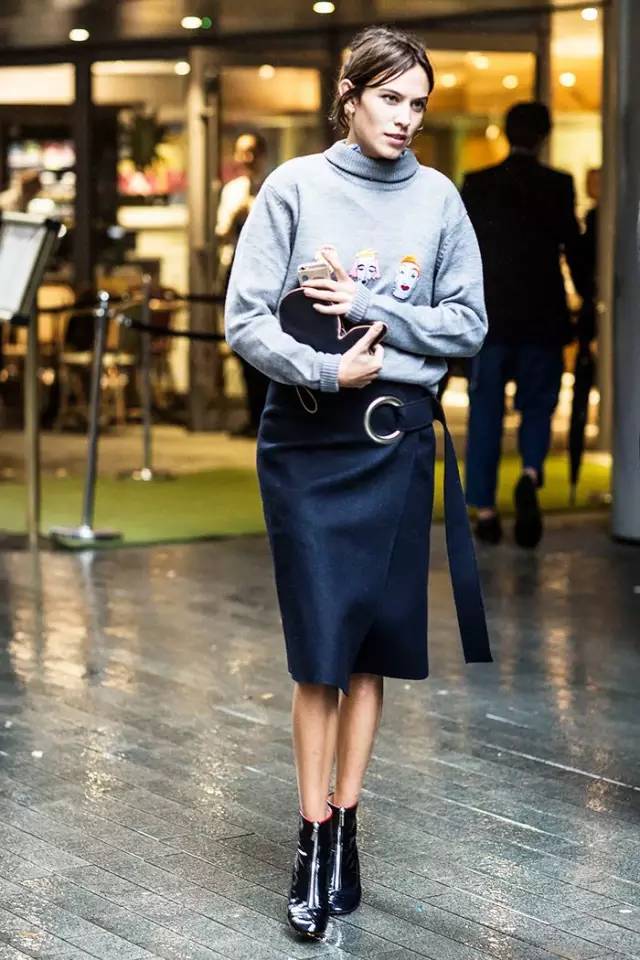 能把阔腿裤百褶裙拉下神坛的单品就只有它了