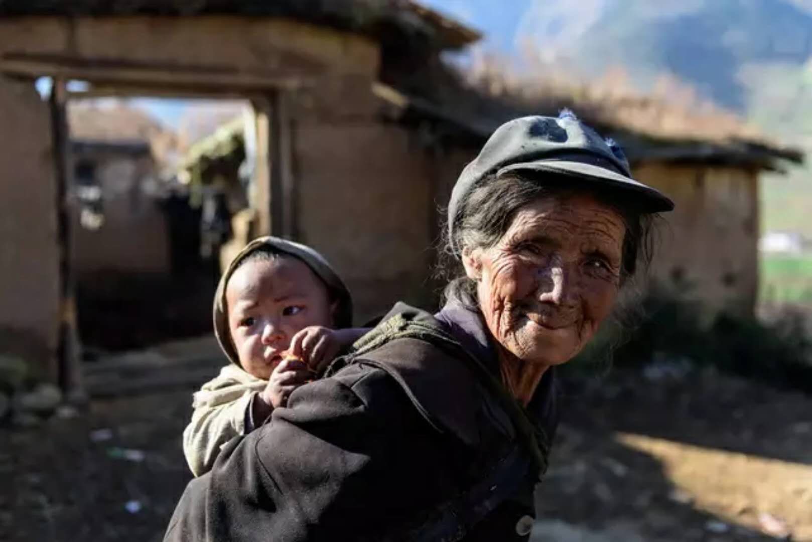 看完这些照片,才知道农村留守儿留给老人带的