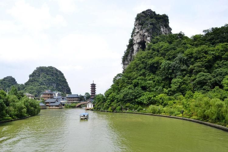 在朋友圈晒男友照片,看到闺蜜的评论我果断分