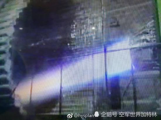 中国战机矢量推力航发测试画面曝光 比F22航发